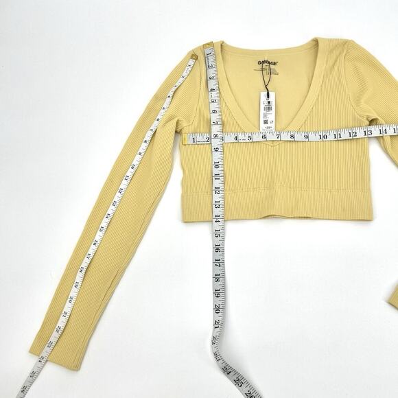 GARAGE Long Sleeve Ribbed Plunge Neck Crop Top Women’s Shirt Size Medium Butter - Picture 7 of 9